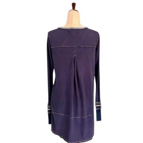 We The Free People Women Top Dallas Henley High Low Raw Hem Blue Stone Buttons S - Picture 10 of 14